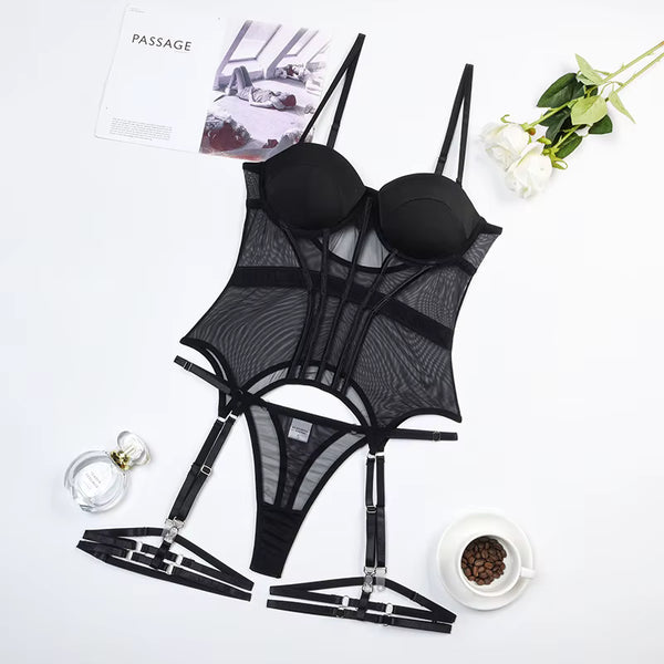 Noir Contour Mesh Ensemble